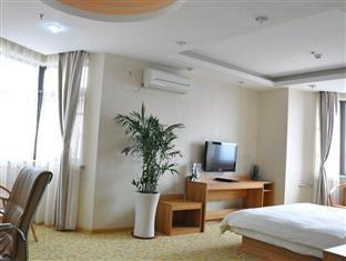 Super 8 Hotel Qingdao Railway Station Gui Zhou Road Exterior photo