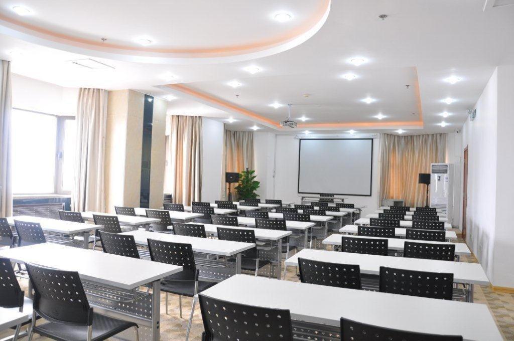 Super 8 Hotel Qingdao Railway Station Gui Zhou Road Exterior photo
